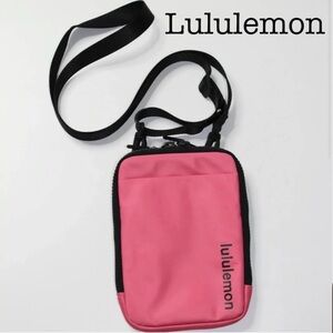 Lululemon EUC crossbody easy access bag